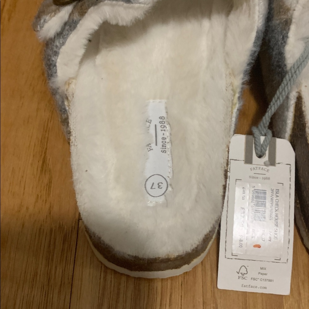 Slippers - Picture 2 of 6